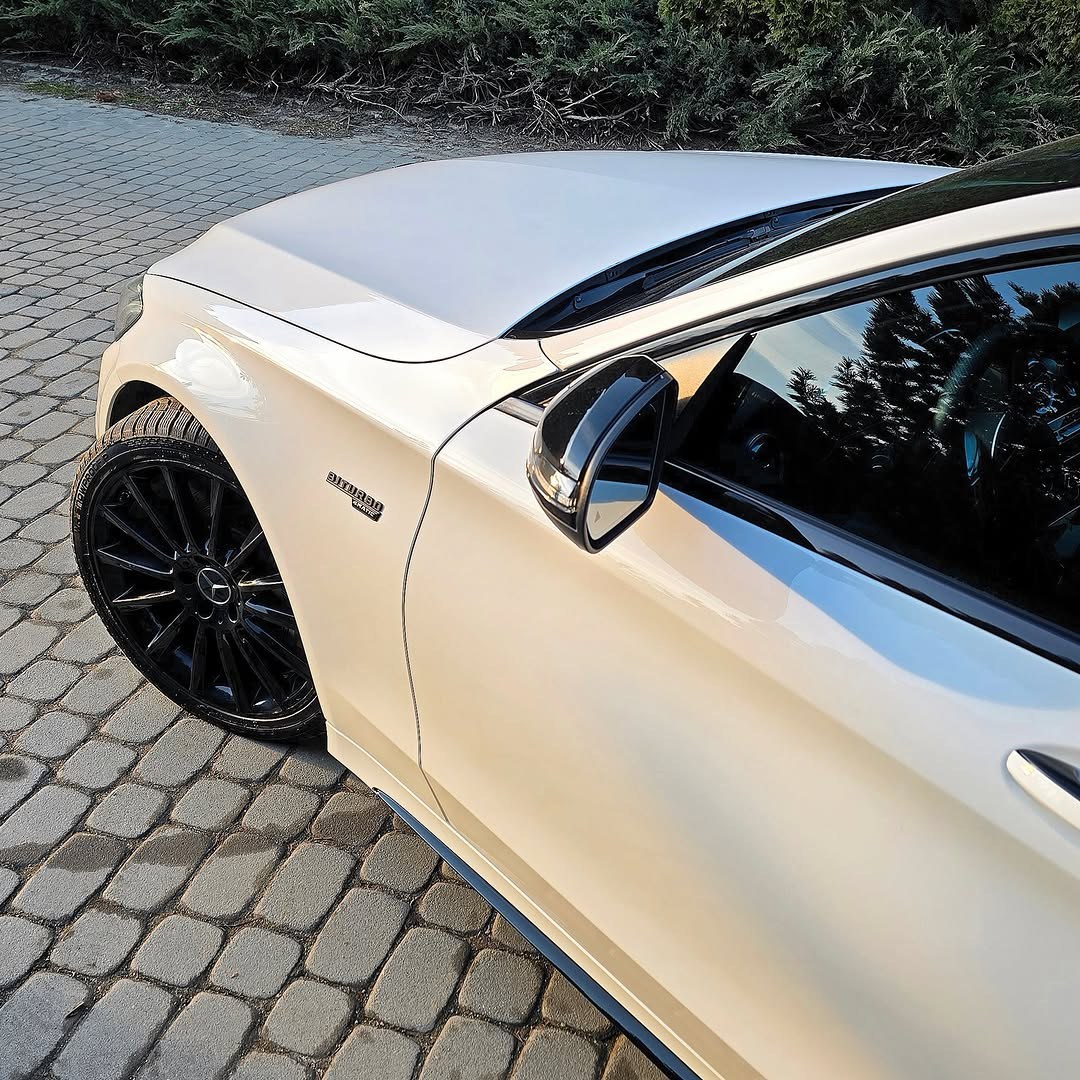 Mercedes AMG — detal lakieru